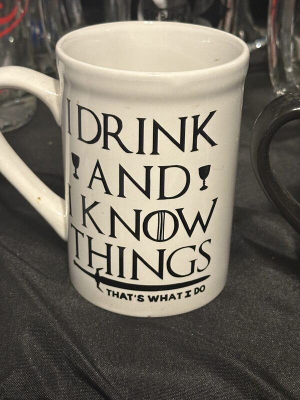 16oz Coffee Mug - I know things