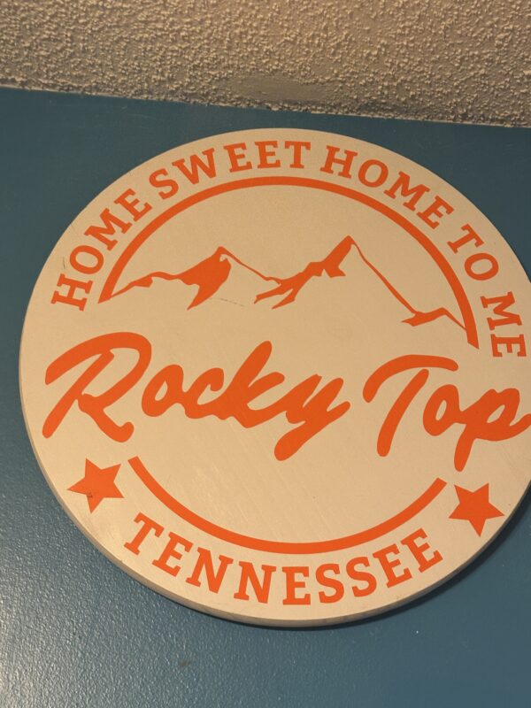 Cir Wood Sign - 18" Rocky Top (White)