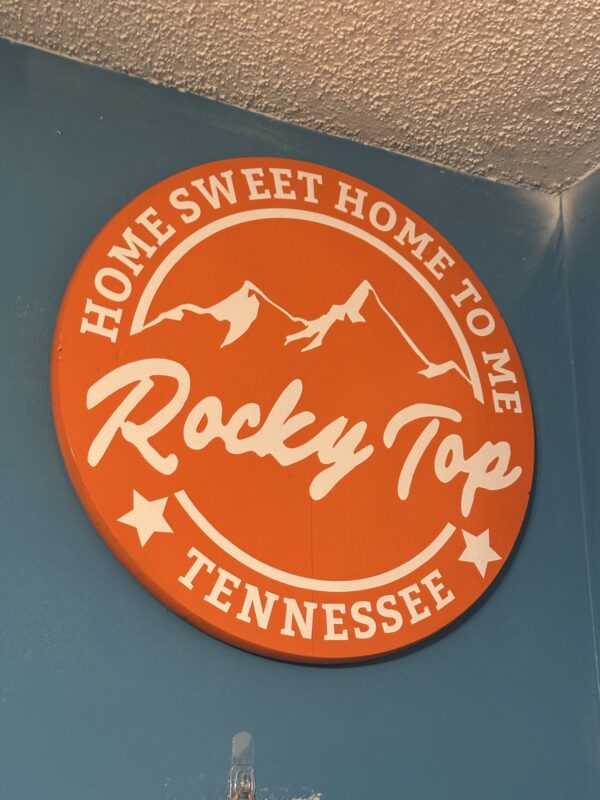 Cir Wood Sign - 18" Rocky Top (orange)